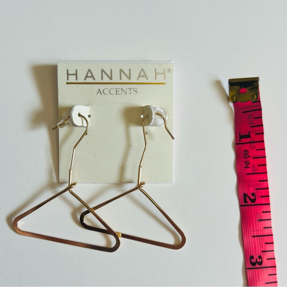 NWT Hannah Accents Gold Tone Hanger Earrings✨ - Picture 5 of 5